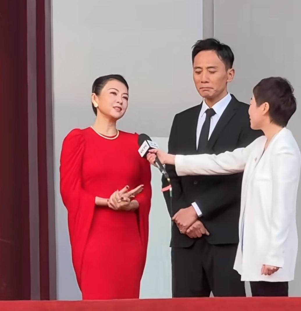 这个刘烨一定憋得很辛苦吧，
老同学了，
说句底裤都清楚有点过儿但确实看着对方一本