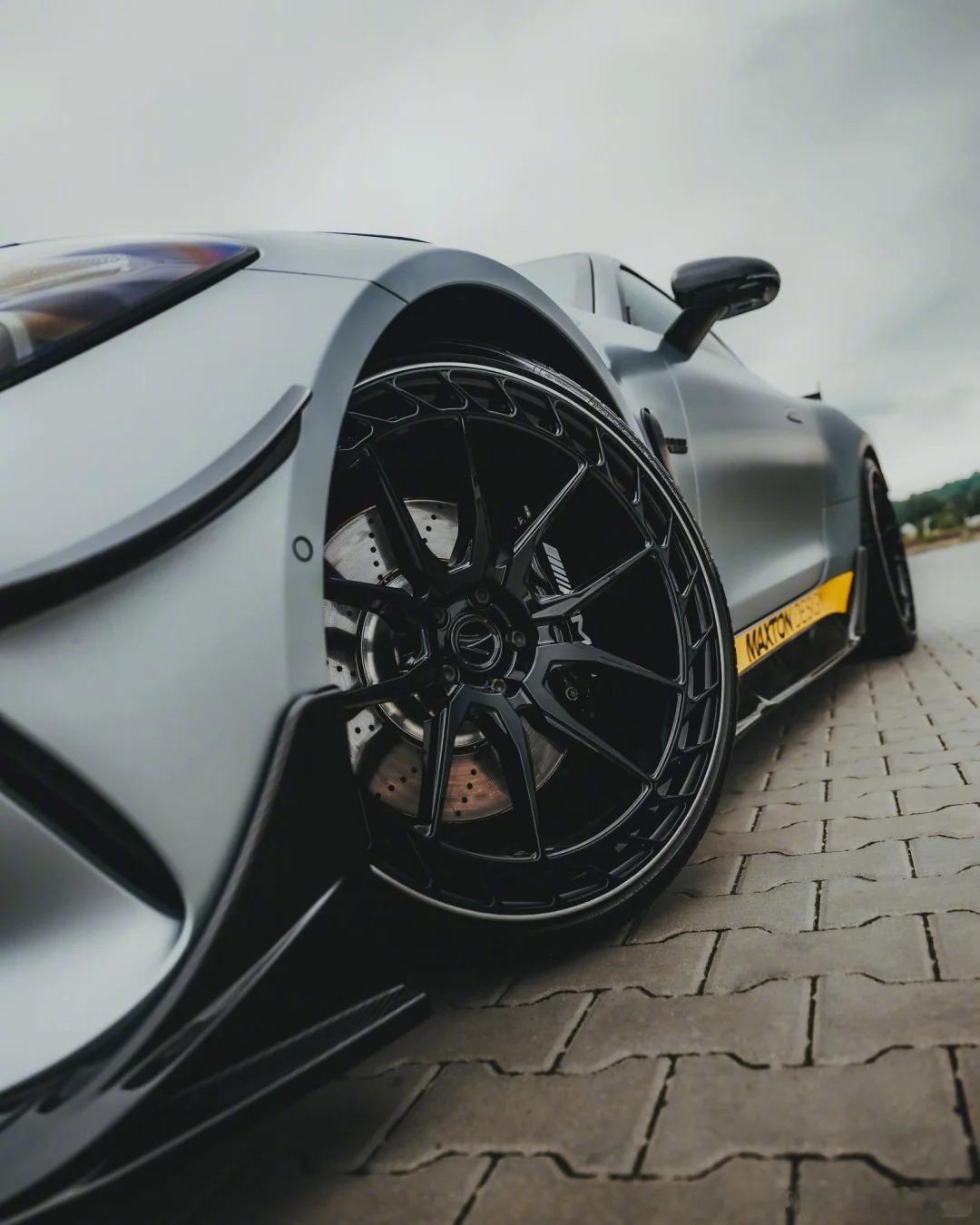 谁心中没有一辆属于自己的Mercedes AMG GT呢？ 