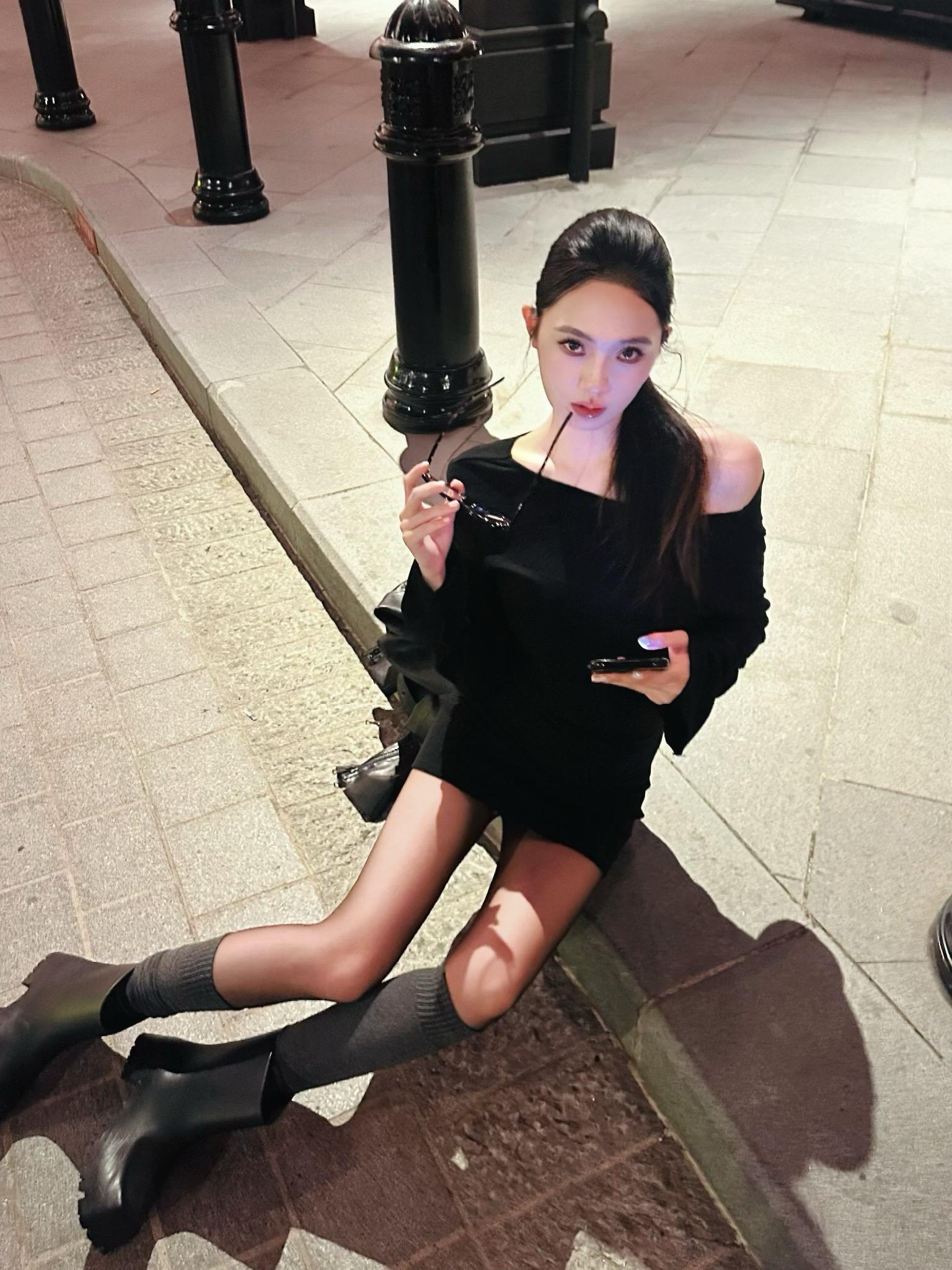 喜欢钱 听起来很现实 但是喜欢穷的 听起来像是疯了