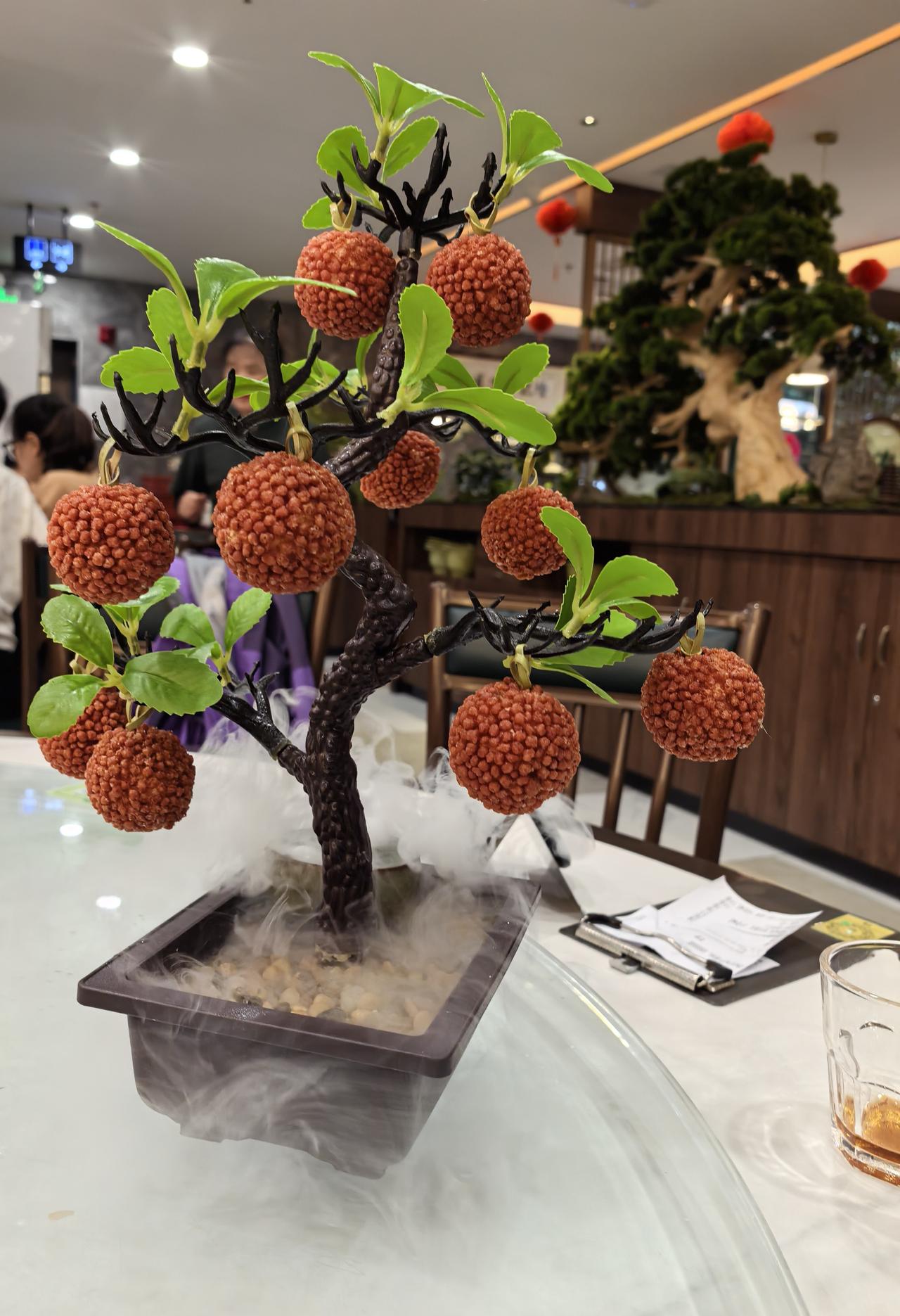 这个菜看着就很精致！
荔枝虾球。

荔枝虾球是一道巧妙结合了水果清甜与海鲜鲜美的