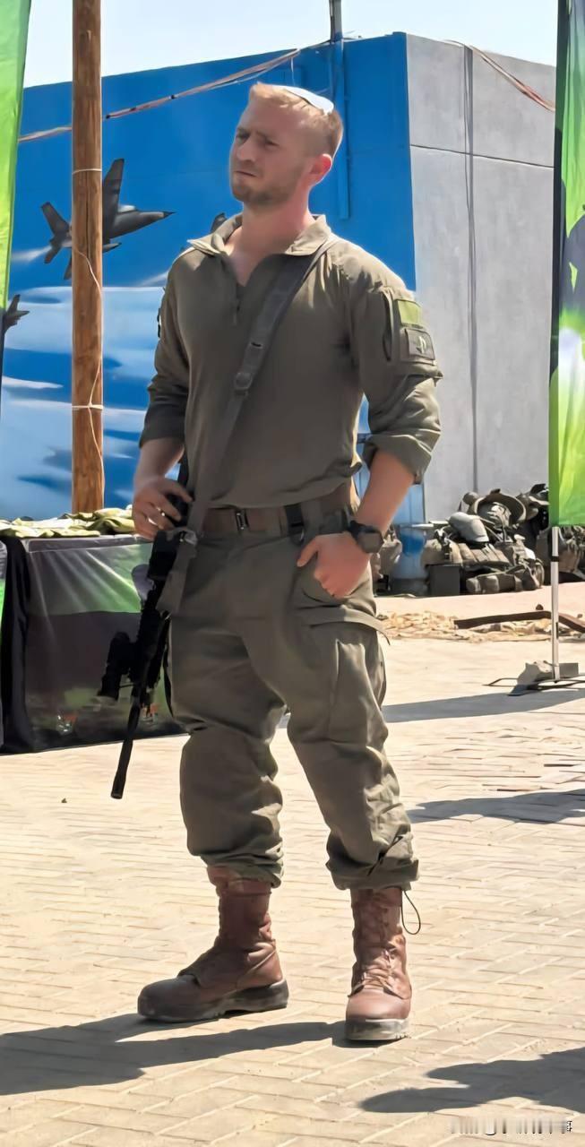 以色列国防军宣布其两名士兵在加沙地带南部拉法市遭巴勒斯坦武装人员袭击阵亡。

·