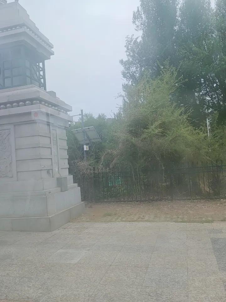 过分的善良，就像一杯加了过量糖的咖啡，起初觉得甜蜜，久了就只剩腻味。我有个朋友，