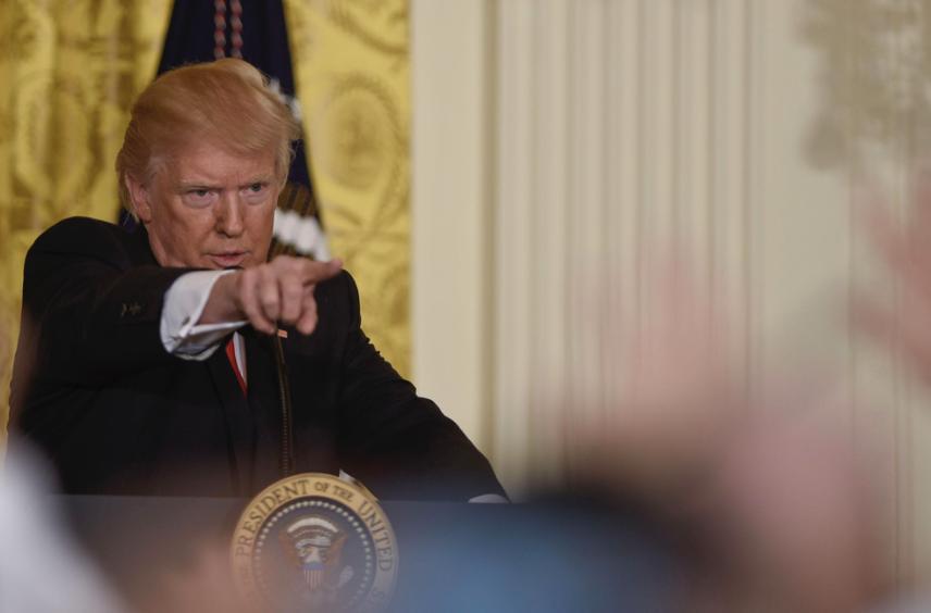 光天化日之下，直接动手抢了！一艘驶向中国的油轮，在公海上被美军特种部队强行登船扣