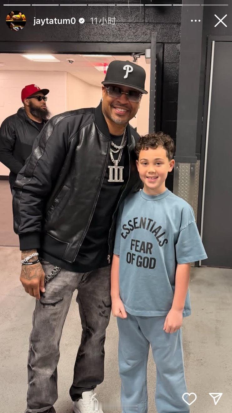 今天G3赛后，Deuce与对手名宿合影留念