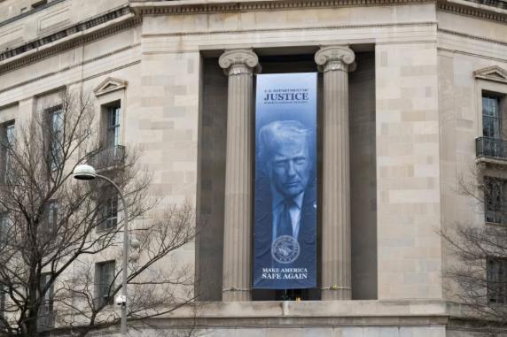 多名知情人士向CNN透露，就在美国对伊朗发动军事行动前几天，联邦调查局局长帕特尔