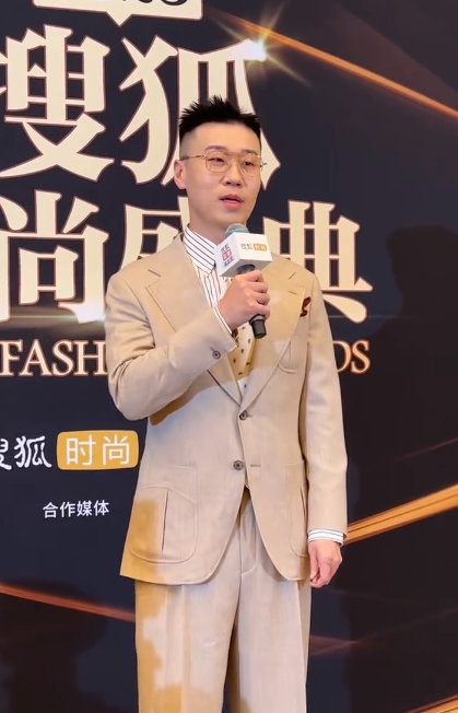 杨九郎相声出身做演员不算劣势 面对跨界演员的争议，九郎在盛典上自信满满！相声的功