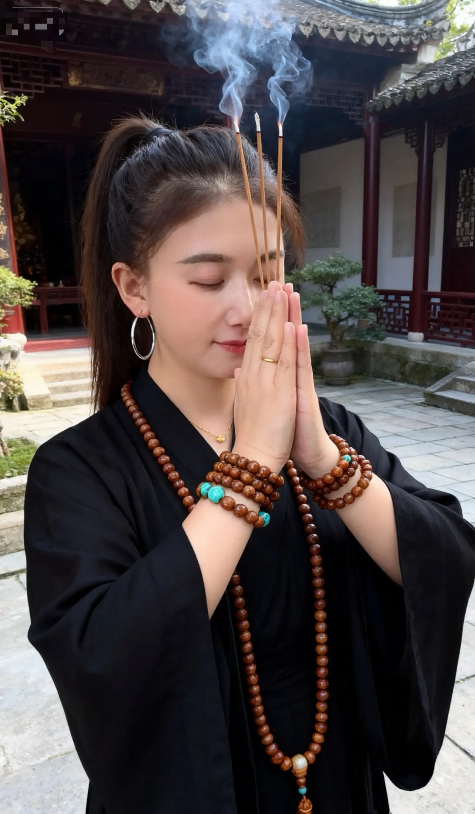 十五对着月亮许愿，希望夜里不再失眠。岁岁年年卡里有钱，从今往后好运连连...