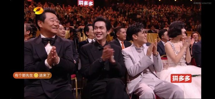 我就知道是送李沁鸡腿[允悲]李沁：笑不出来根本笑不出来张若昀：我笑得好大声 ​ 