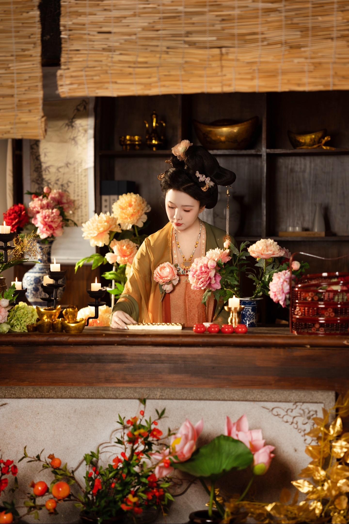 不求同年同月同日生，但求同年同月同日富。