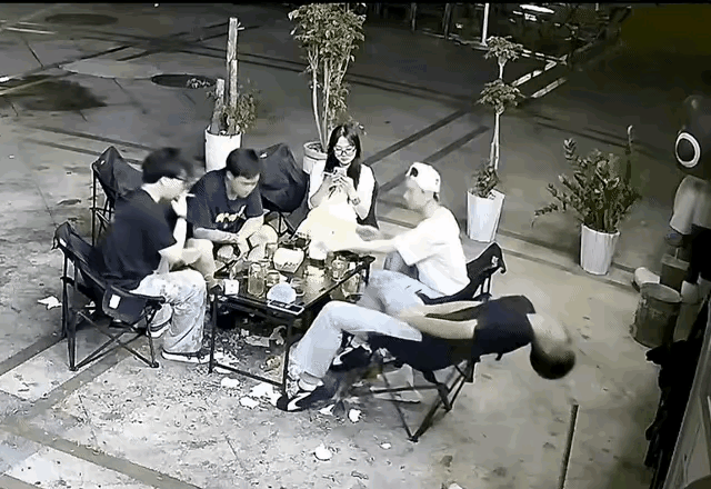 勿需吃惊：他们不是冷血动物，只是酒肉朋友或狐朋狗友而已！