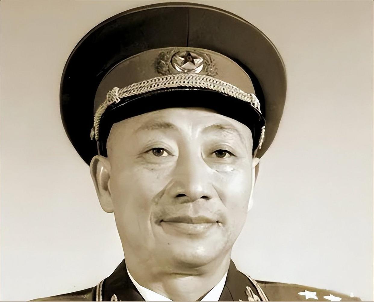 1952年，开国中将回家，老母亲却指着他的灵位哭了17年：我儿早就死了，你是谁？