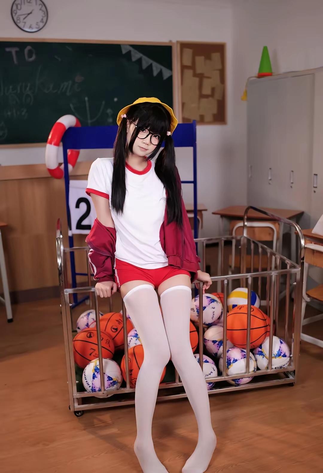 课间休息，少女与篮球的甜蜜邂逅🏀💕