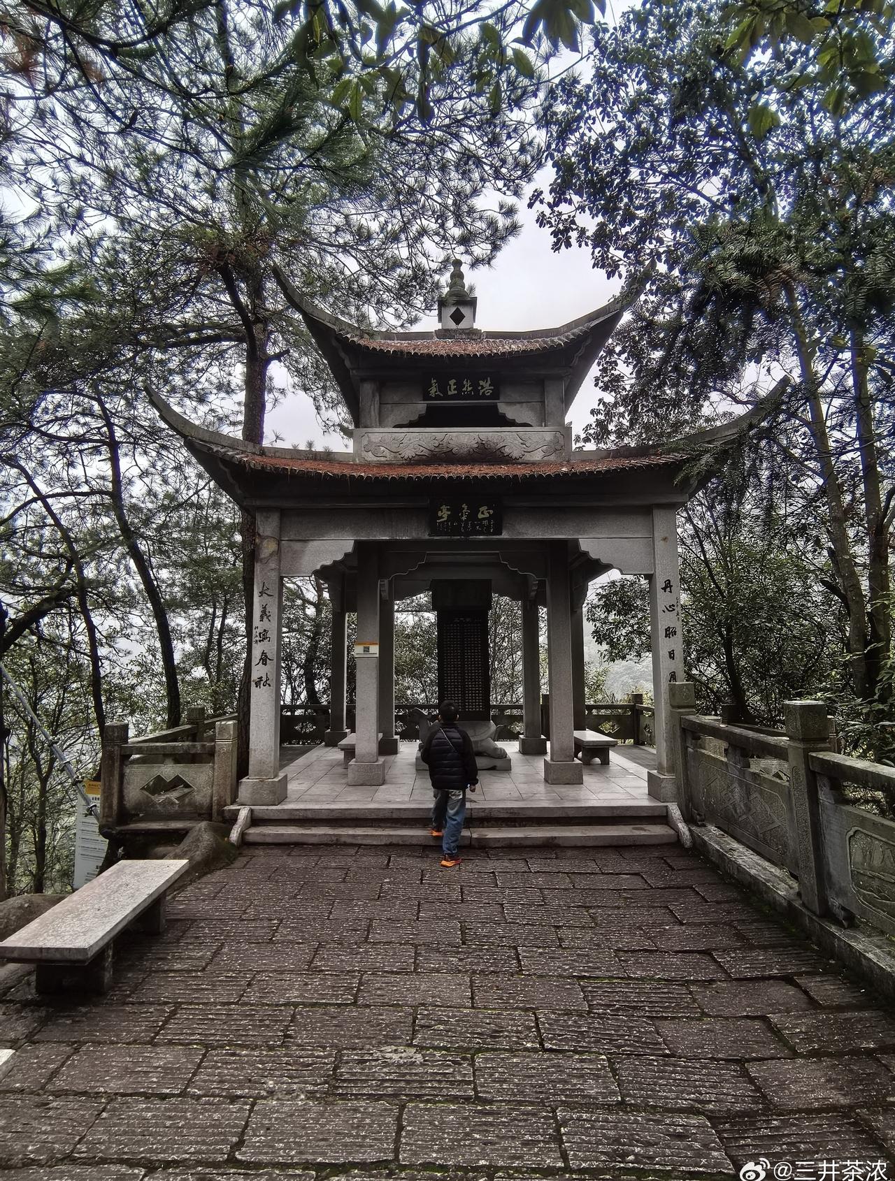 山为邻，水为伴，亭是归处。必修亭立，藏尽山水温柔，一步一景，皆是心安。周末去哪儿