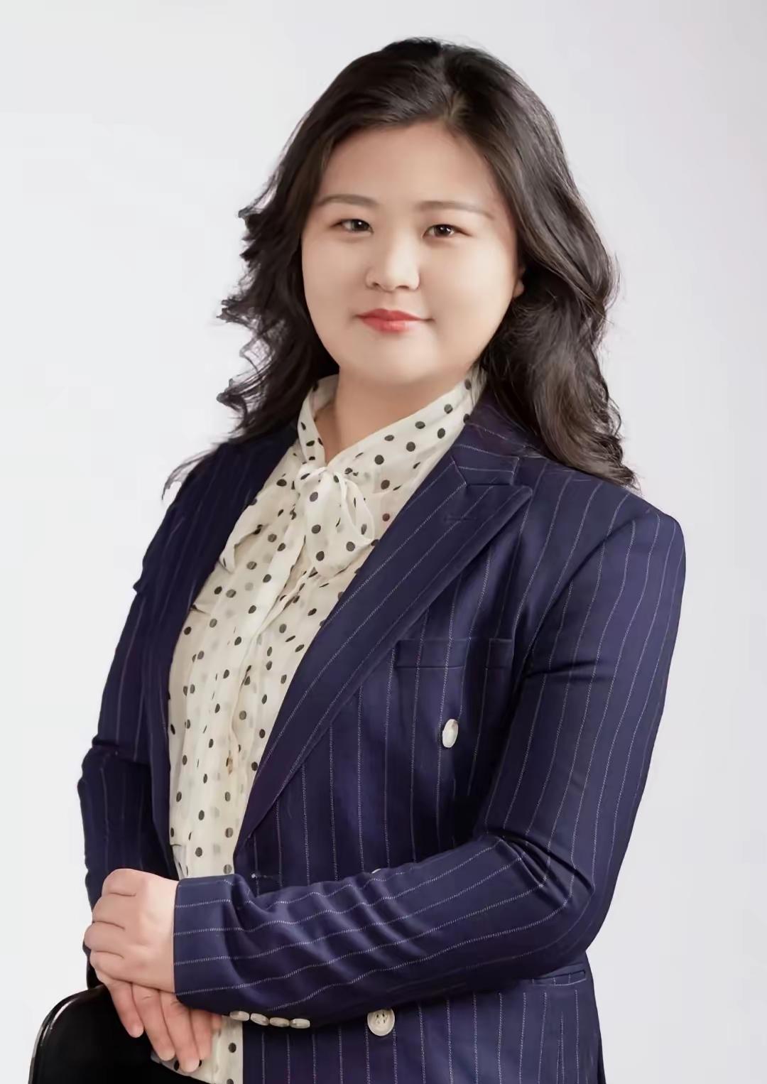 泰康任晓敏借了3个多亿，
光靠她那张嘴？不可能……
她最大的武器，不是年化300