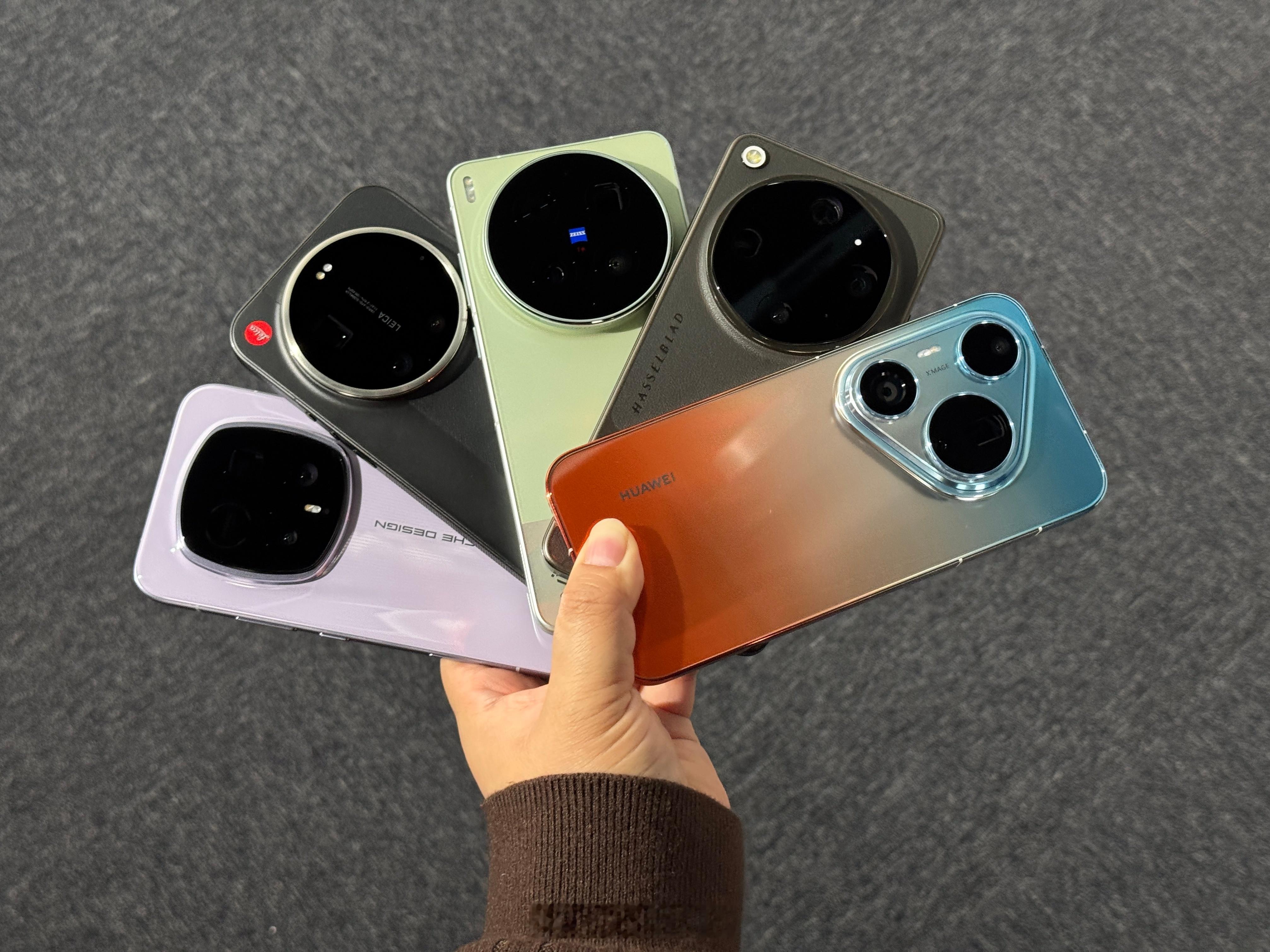 又到了熟悉的假期带哪台手机环节目前暂定一台Pura X Max➕一台超大杯选哪台