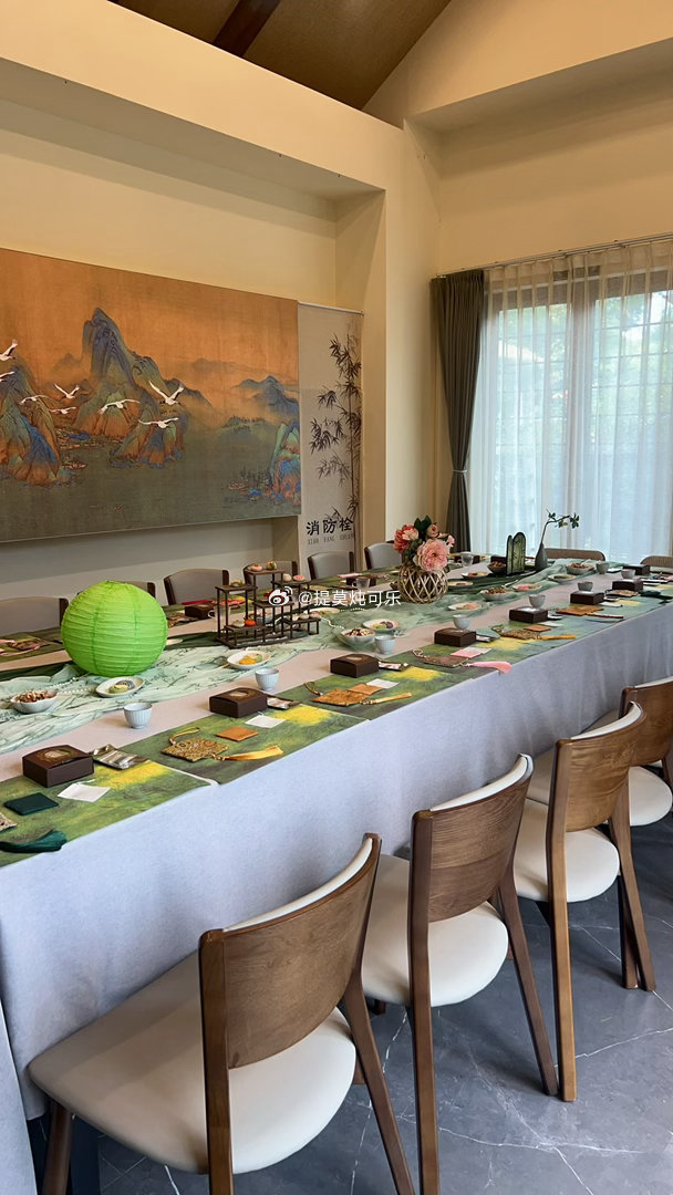 昨天刚搭的电今天开的时候又没电了   在滴滴上改片子  诗经里拍摄端午汉服活动由