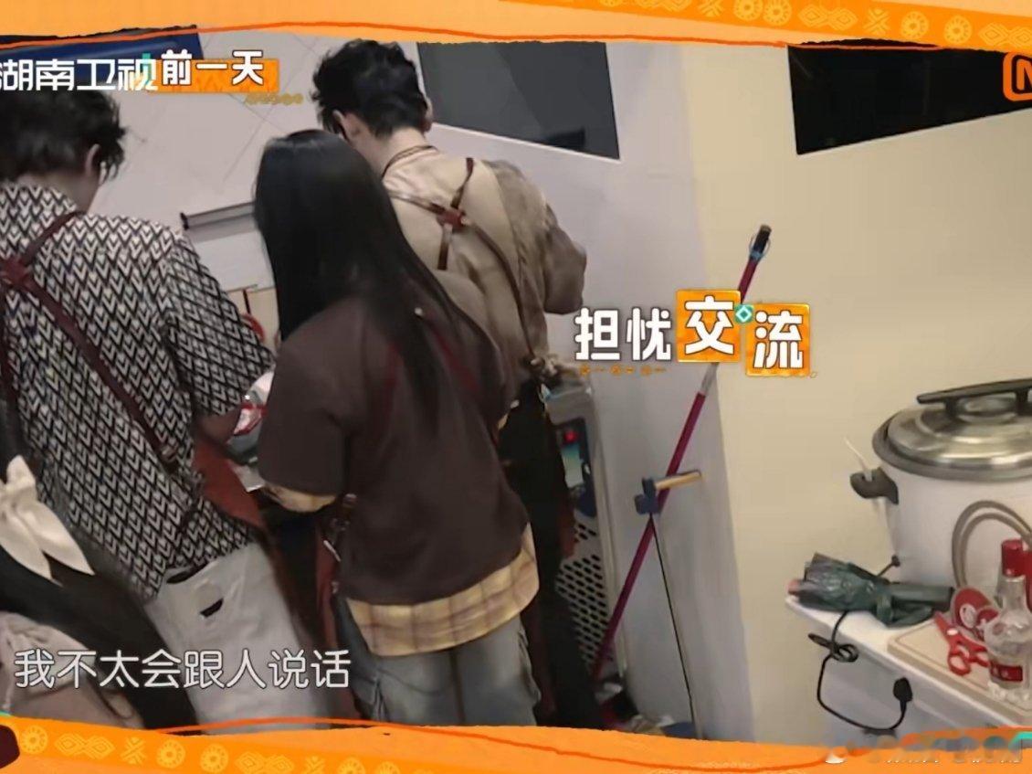 丁禹兮沈月bg氛围感对于丁禹兮平等的爱所有人，沈月有点害怕揽客，于是丁禹兮耐心传