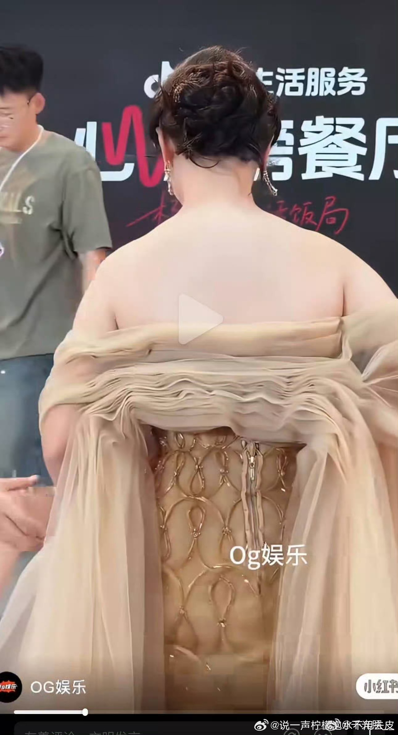 杨紫好长一条杨紫都瘦成啥样了哎呀，这都谁想的话题？看得我真的是有点心疼我们紫妹了