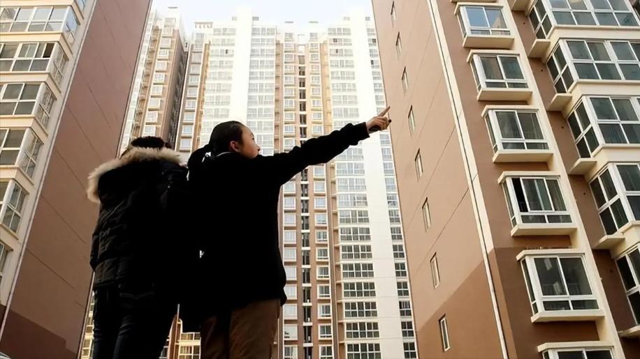 现在房价大幅下跌，银行也开始低价抛售，为什么中国的年轻人还是不愿意房？

以前是