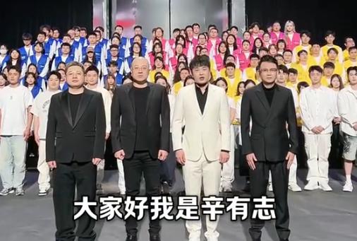 直播圈的大咖辛巴居然回归了！这可是个重磅炸弹啊！辛巴在视频中单膝跪地，诚恳地道歉