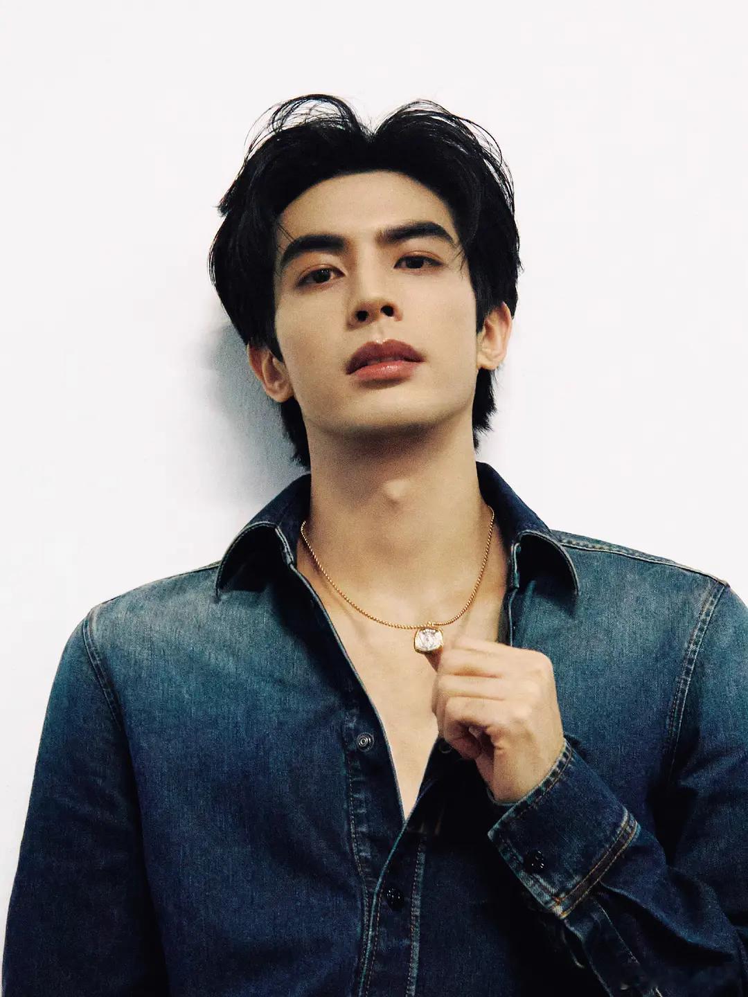 宋威龙完全桀骜不驯的富家公子，有种经济上行的气息 