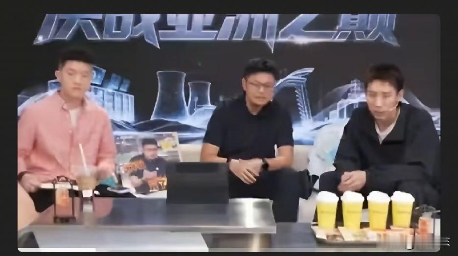 程靖淇是会杀人诛心的！
松岛辉空2:4输林诗栋，虽然不能算是爆冷，但多少还是有点