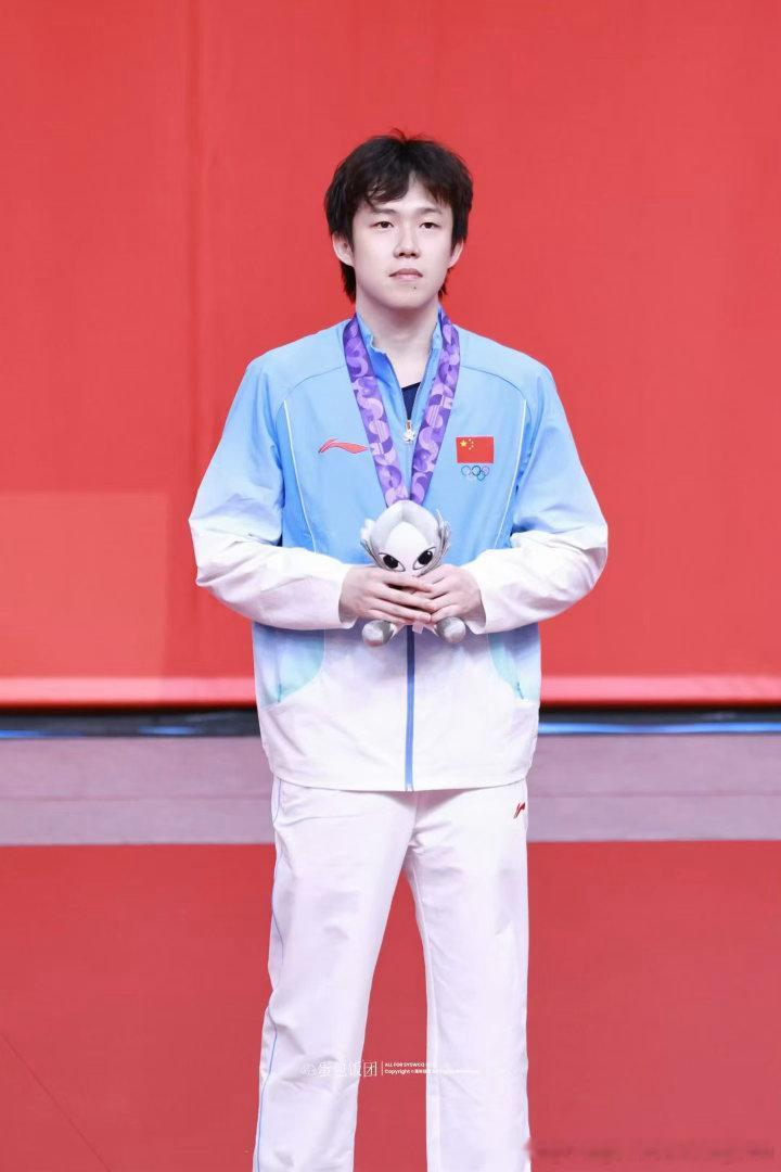 千言万语 感谢现役 我会祝福你整个人生[抱一抱] cr见水印王楚钦孙颖莎 ​​​