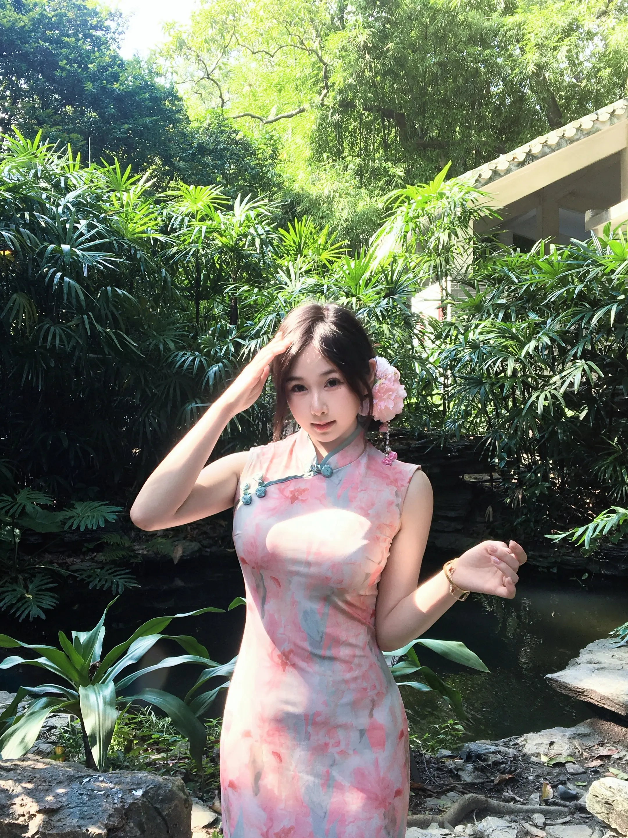 人面桃花相映红 恰如清水出芙蓉
