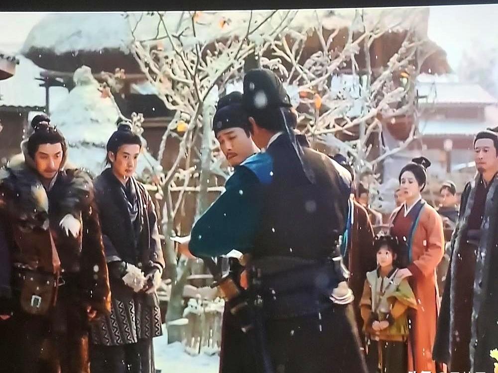 二刷《逐玉》才发现，金元宝这几个混混能死心塌地，真不是单纯靠那碗热面。

当初赵