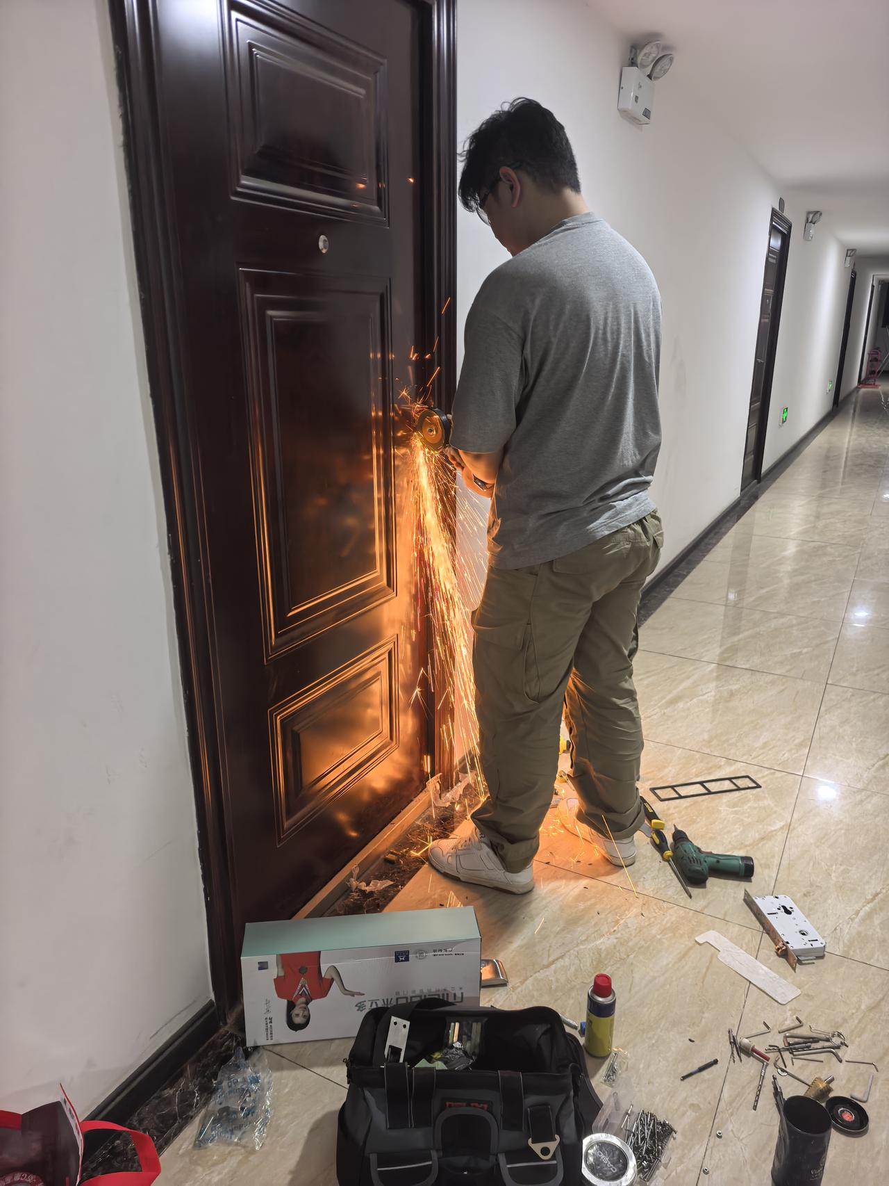 来云南待几天，结果进不去家门了[笑哭]