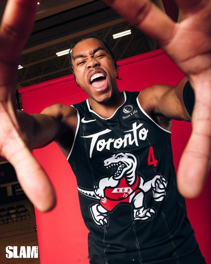 英格拉姆、巴恩斯当选最新一期SLAM灌篮杂志封面英格拉姆