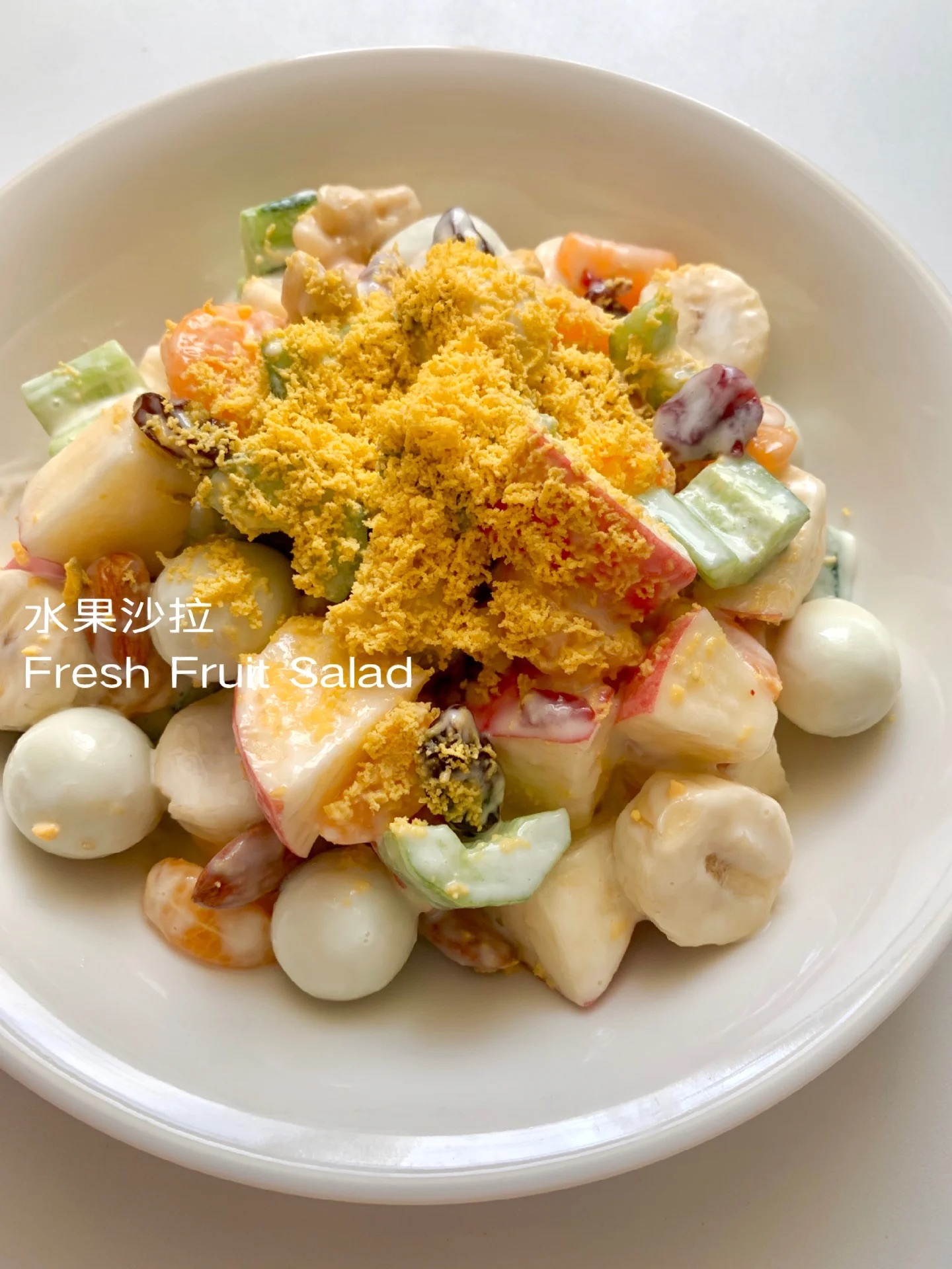 #蟹棒芝士小饼# 蟹棒水果沙拉🥗⏰10分钟 🥕准备食材: 苹果1个，黄瓜1个