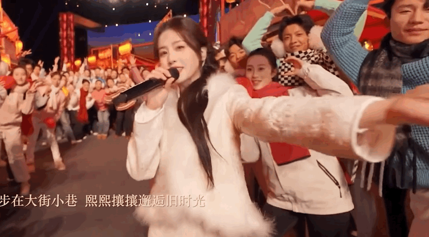 白鹿侧低马尾真的好温柔啊。。妈咪😭😭😭 