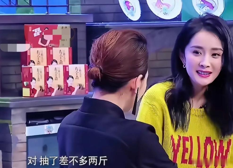 一次，小S犀利地问杨幂:像你长得这么完美的女人，你能说出自己有什么缺点吗？ 结果