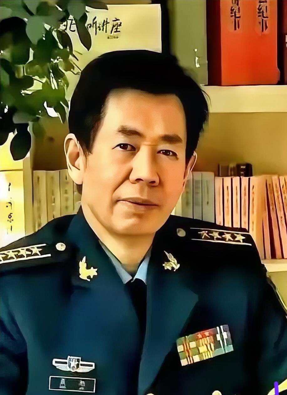 戴旭那句话，
是真把窗户纸捅破了。
现在到处都在炫“大国重器”，航母下饺子一样。