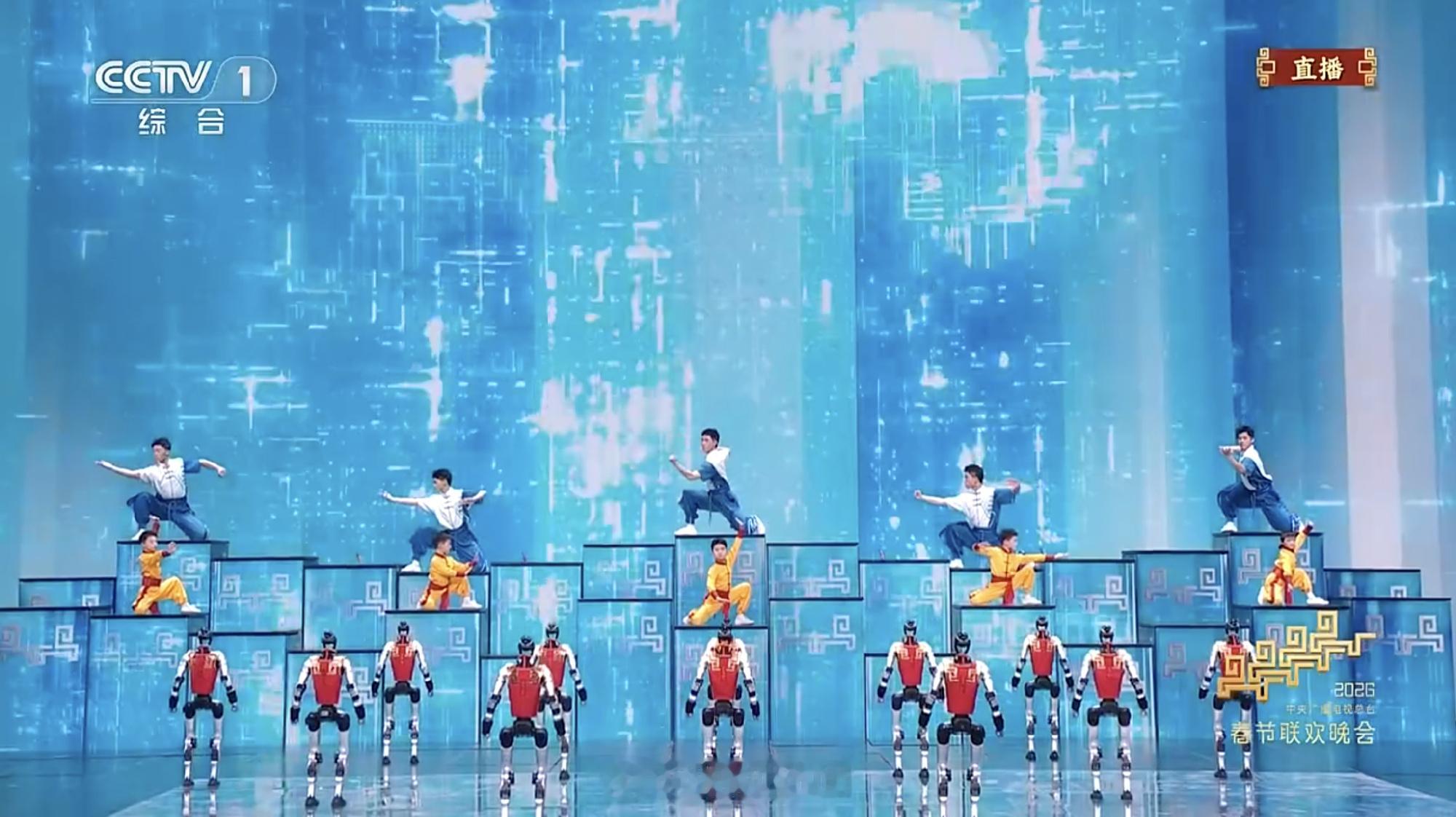 去年秧BOT今年武BOT 宇树机器人现在都能做出如此高难度的动作了。和旁边小朋友