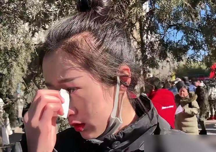 一名年轻女孩和认识已久的外国男网友线下见面，相处一夜之后，身体突然出现异常状况。
