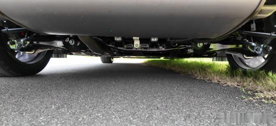 领克10 EM-P的麋鹿测试成绩我惊了，83.2km/h，前悬用纯铝双叉臂，过弯