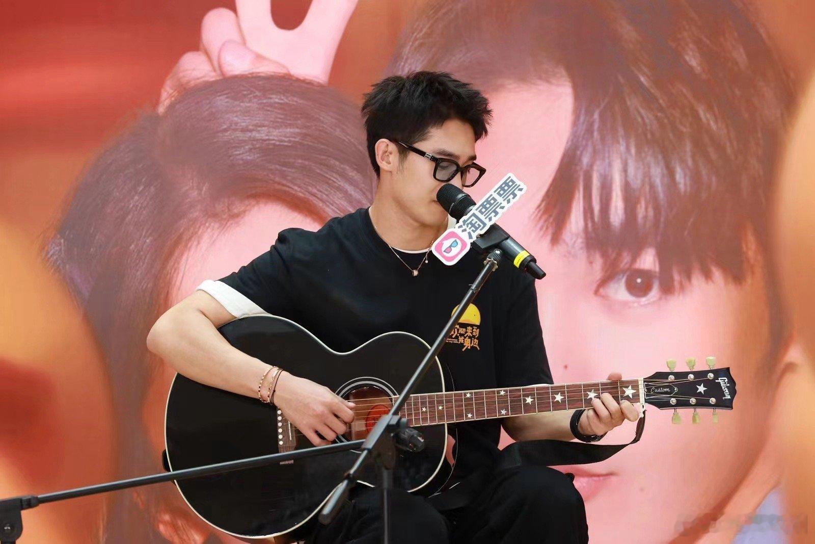 #于适欢迎来到我身边路演city#于适真的好帅呀，和粉丝互动也特别的亲切，演唱主