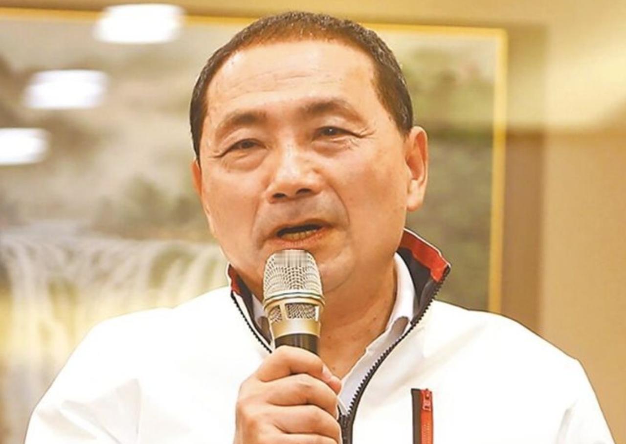 侯友宜公开叫喊郑丽文！认为应该遵循宪法，认为自己是“中华民国”的人！

说白了，