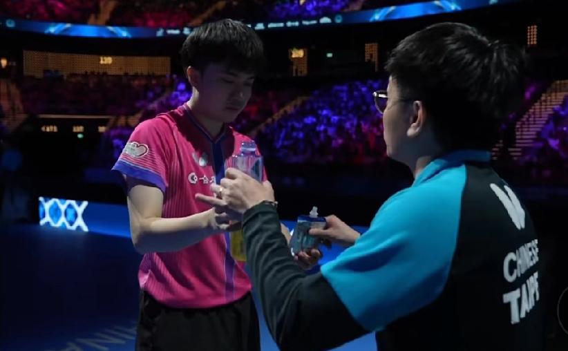 松岛辉空进决赛了！
小林子很可惜，男单半决赛
鏖战七局，没能拿下
林昀儒 3-4