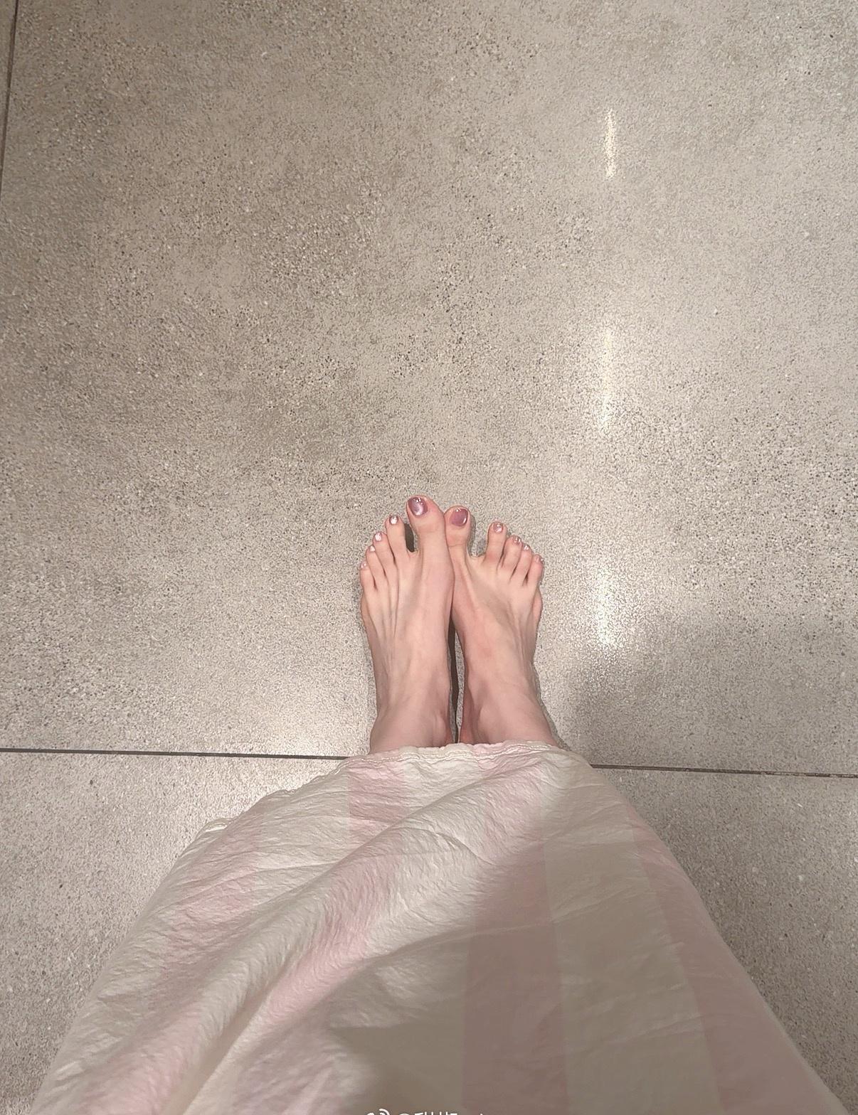 这个紫色上脚比上手漂亮 ​​​