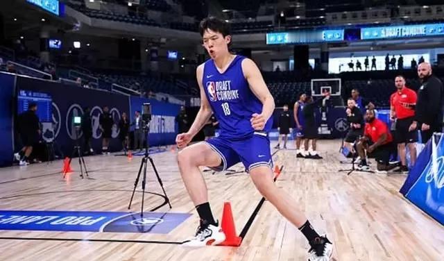 中国篮球圈炸锅了！NBA选秀专家Rafael Barlow最新爆料：青岛新星杨瀚