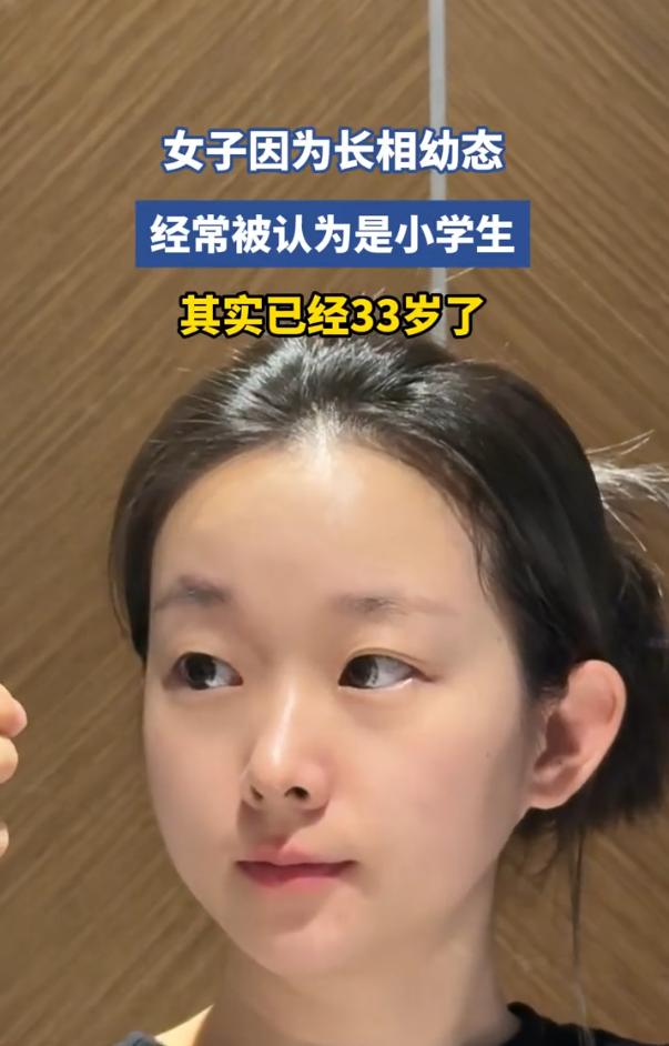 世界之大无奇不有！江苏南京，一女子去银行办理业务，可在等候区填单子时，被大堂经理