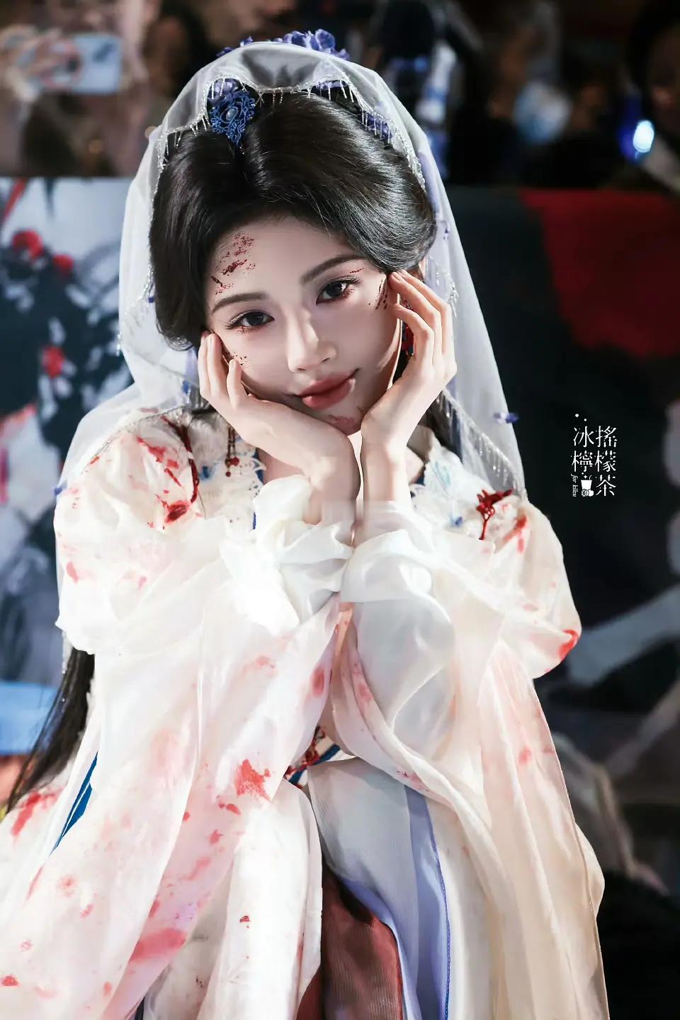 鞠婧祎来战杀青这套战损简直张张神图温柔有神性，真的好直观的美貌，每次看粉丝都很真