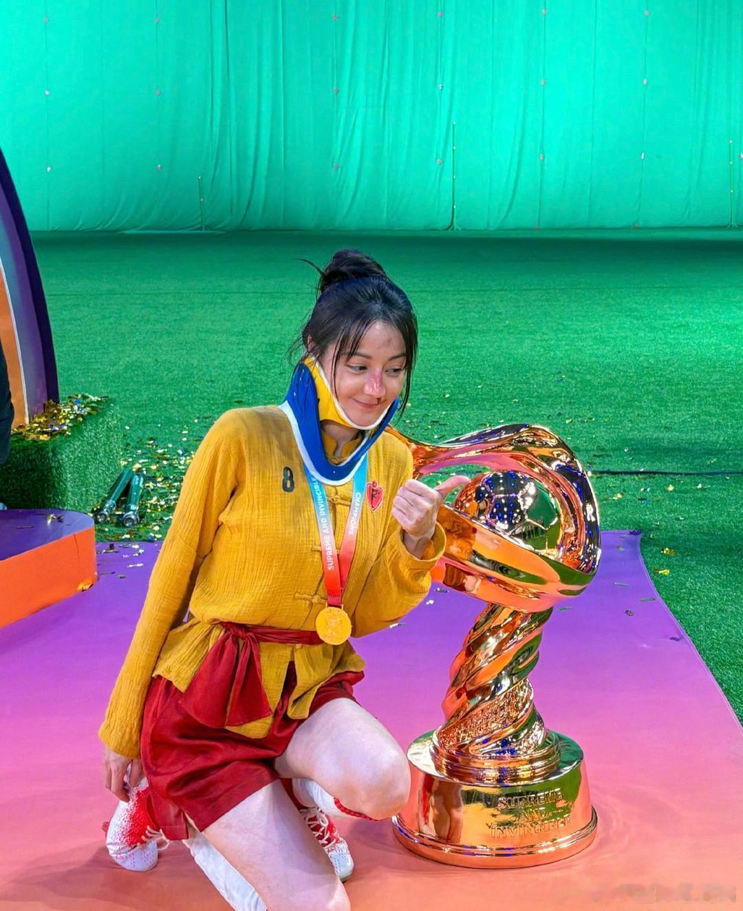感谢星爷让我们看到了如此接地气的热巴，女神还有搞笑搞怪的一面。 