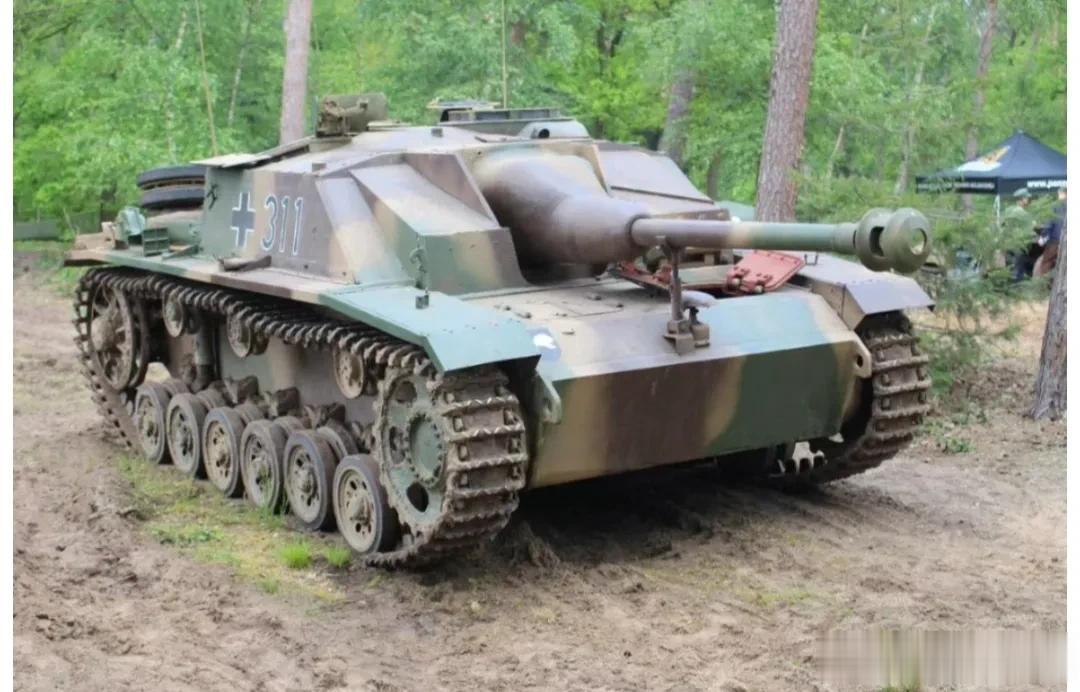 二战钢铁雄狮·德军·三号突击炮
 Sd.Kfz.142三号突击炮是二战时期德国产