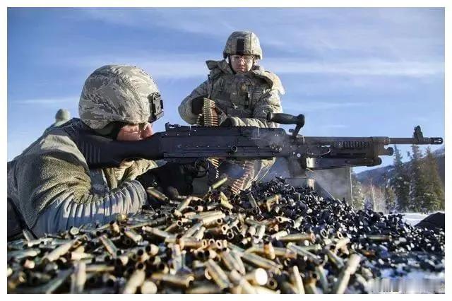 乌军的弹药供应越来越多无非是外援给力，不否认一件事，欧美的极限动员状态下，军工产