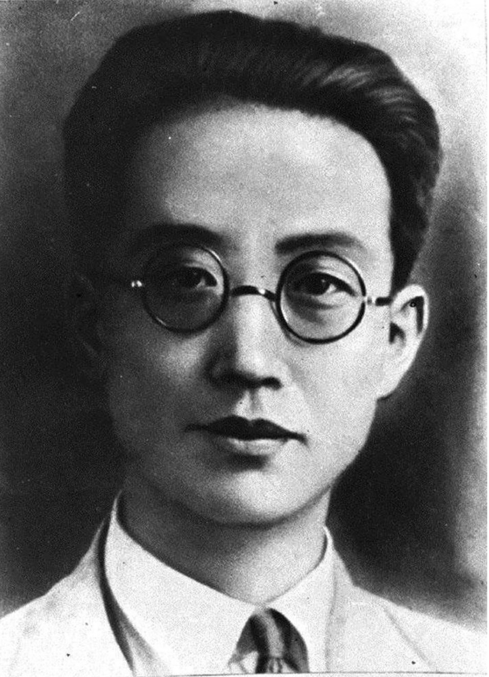 我本来一直戴无边的眼镜最近突发奇想，换了个唐奇那种（和图里基本一样）今天终于到手