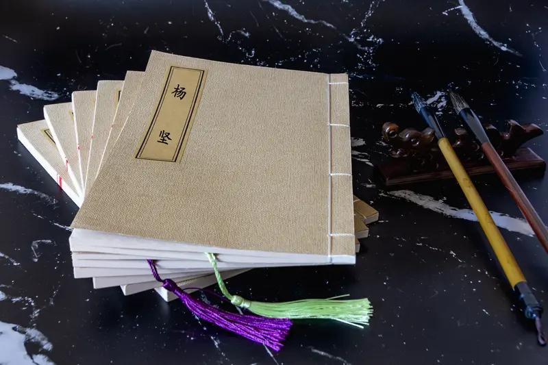 杨坚的运气堪称罕见
       周宣帝骤然离世时，身旁近臣全是他平日交好的友人